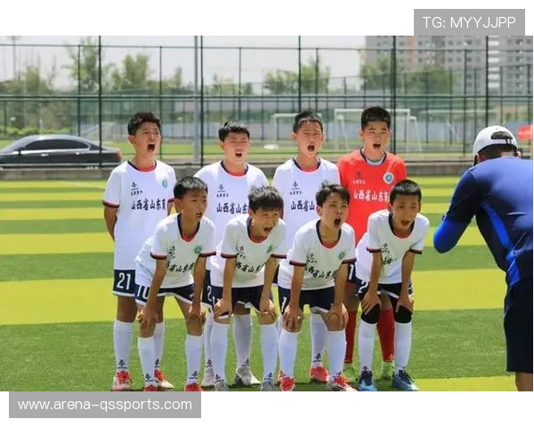 从绿茵少年到巨星梦想启航一位足球明星的励志奋斗之路