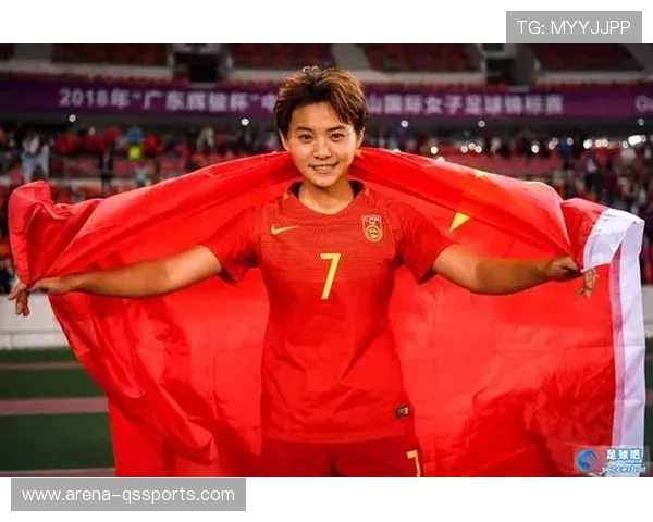 足球球星三角发型女潮流引领者魅力风采展示